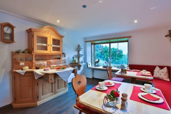 Gasthof Haus Almfrieden 4*